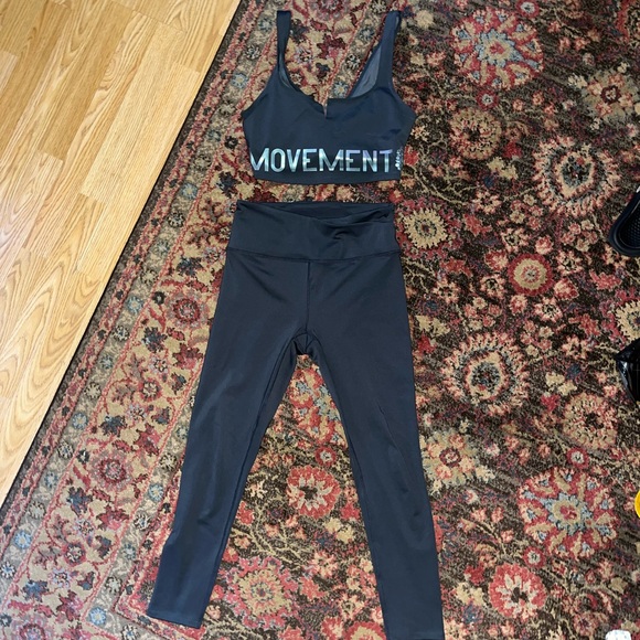 NWOT FP Movement logo set - Picture 4 of 4